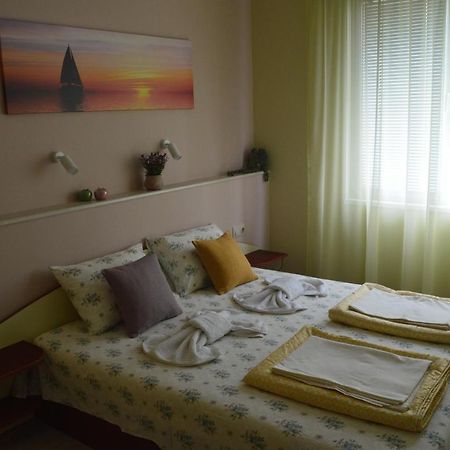 Yanis Hotel Chernomorets Bagian luar foto