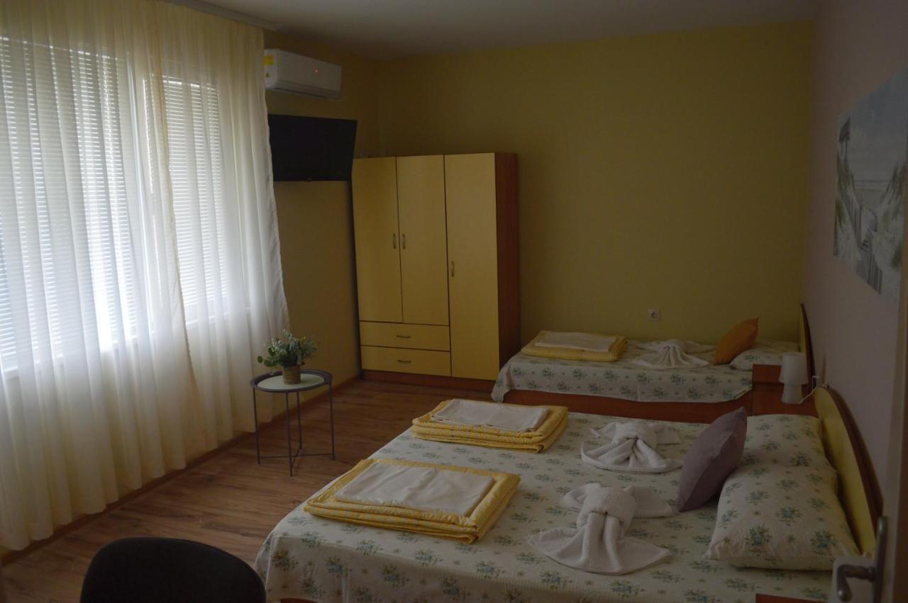 Yanis Hotel Chernomorets Bagian luar foto
