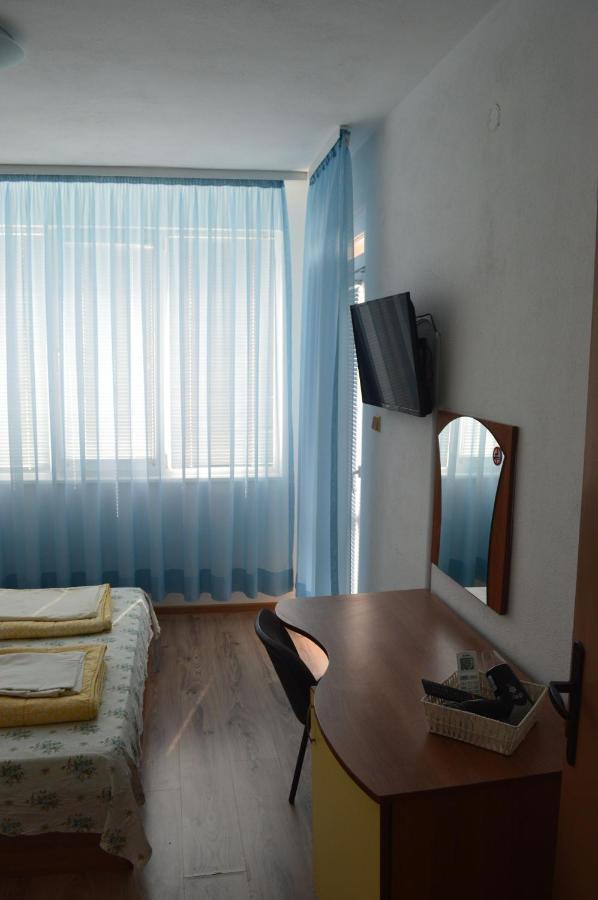 Yanis Hotel Chernomorets Bagian luar foto