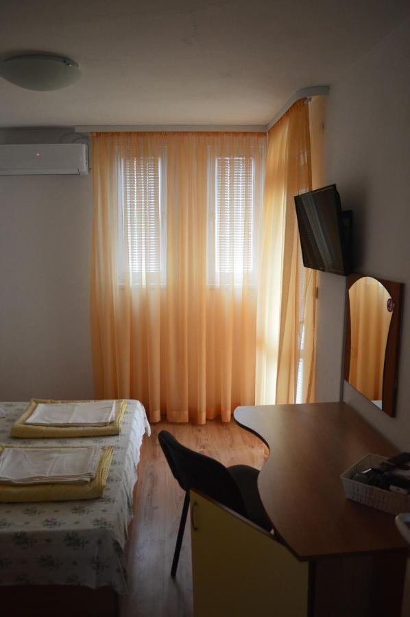Yanis Hotel Chernomorets Bagian luar foto
