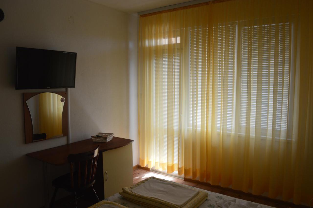 Yanis Hotel Chernomorets Bagian luar foto