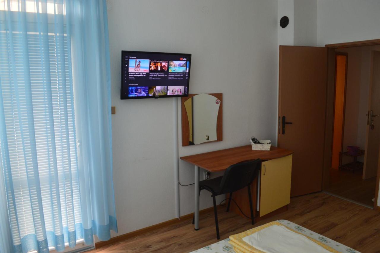 Yanis Hotel Chernomorets Bagian luar foto