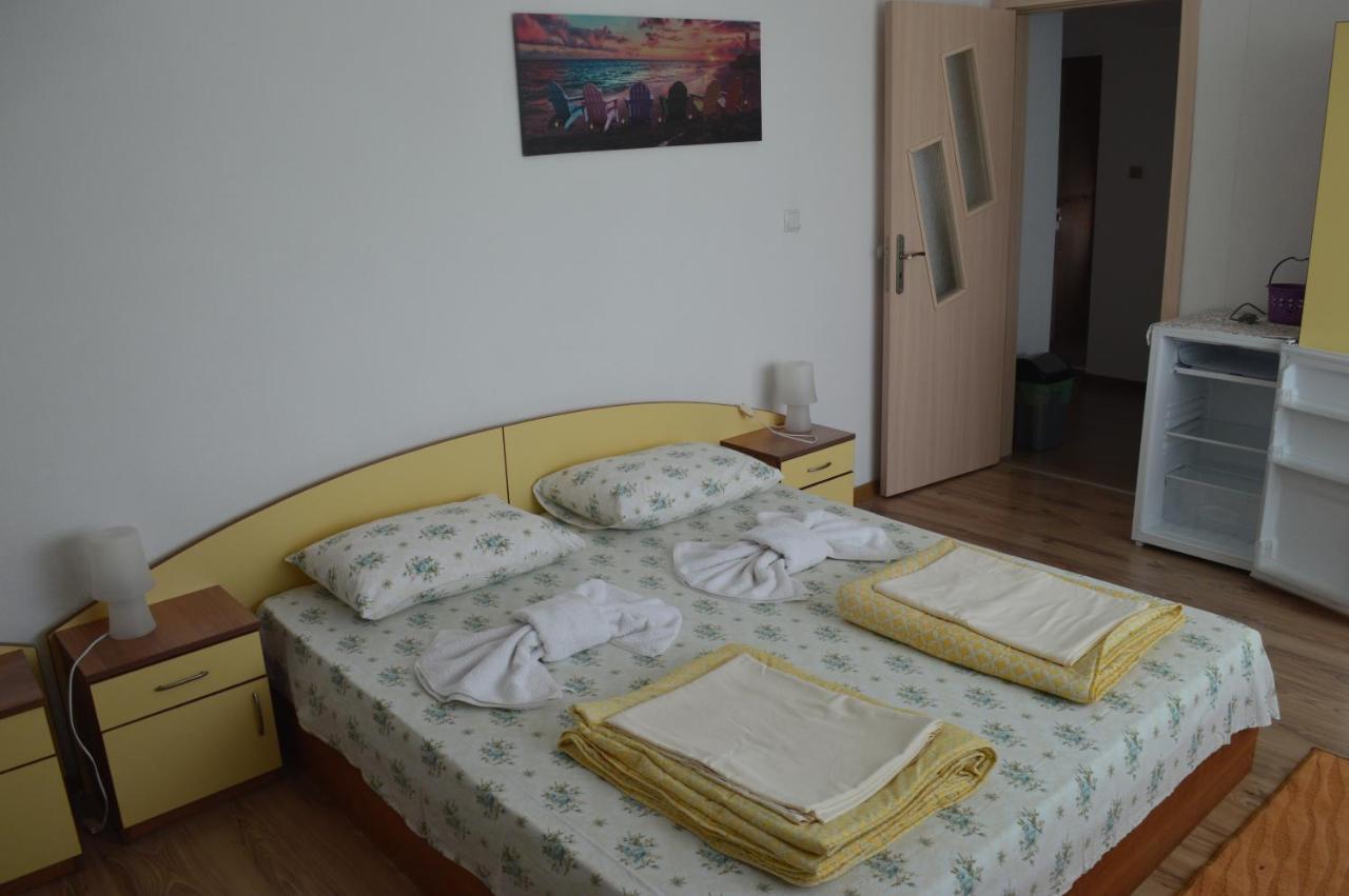 Yanis Hotel Chernomorets Bagian luar foto