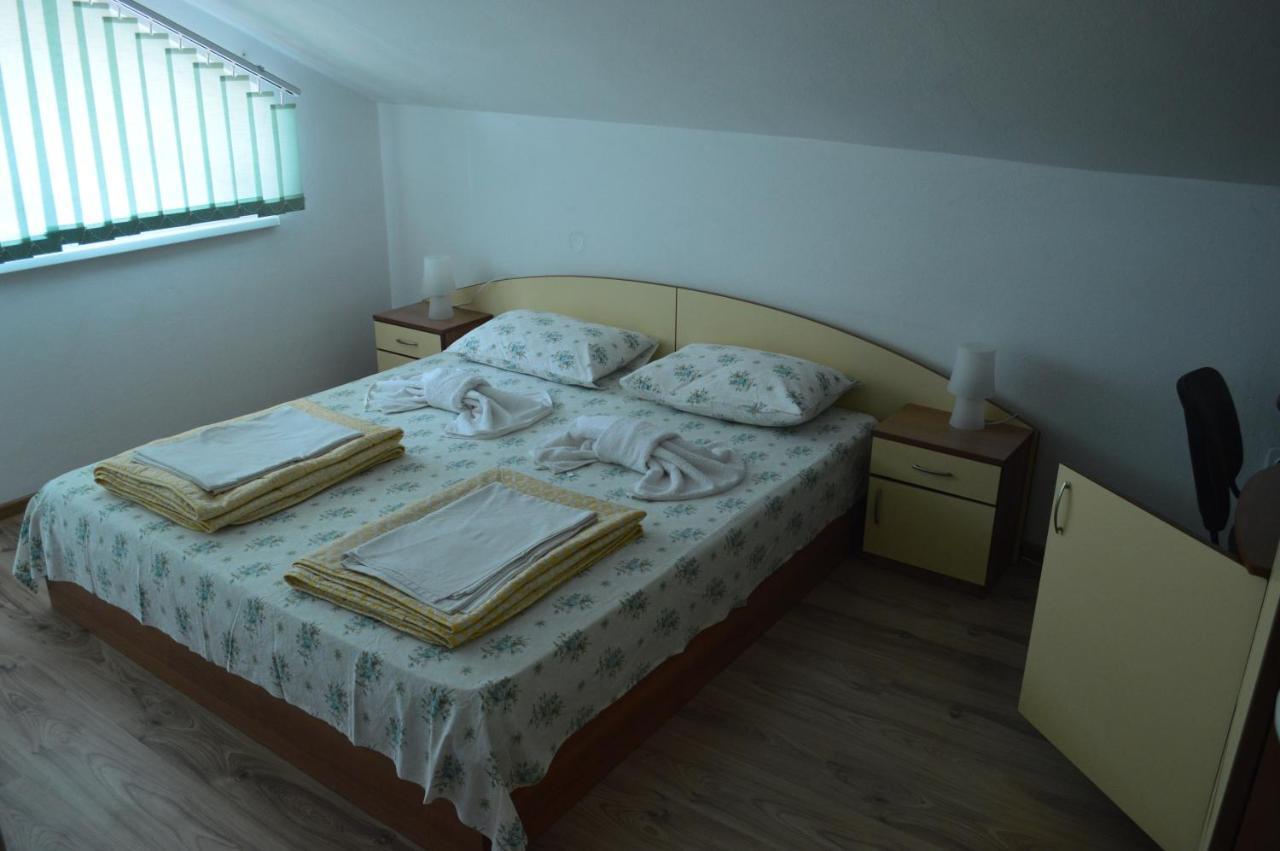 Yanis Hotel Chernomorets Bagian luar foto