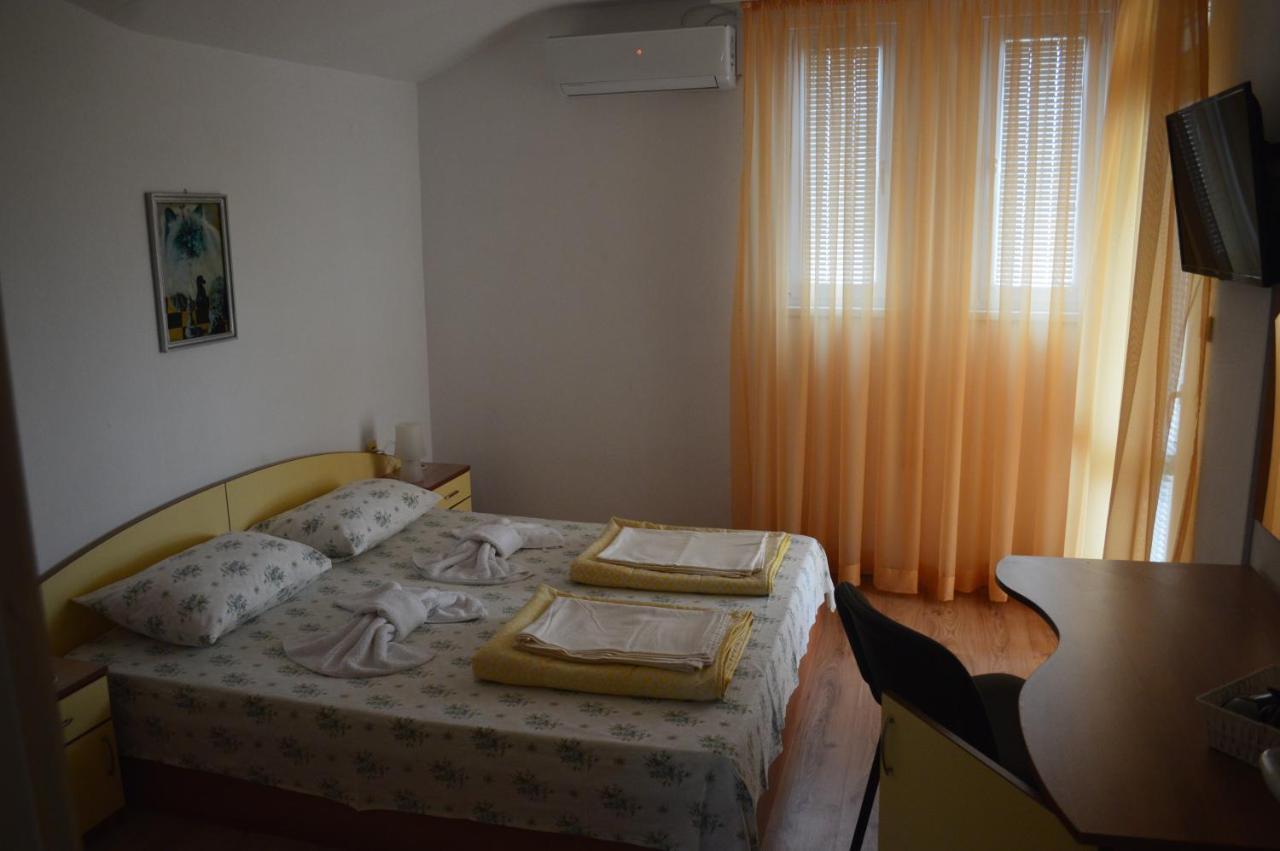 Yanis Hotel Chernomorets Bagian luar foto