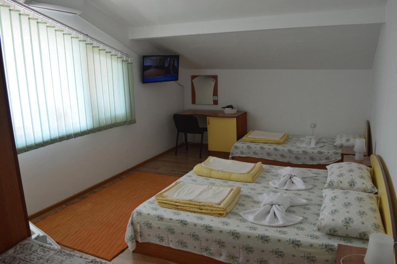 Yanis Hotel Chernomorets Bagian luar foto