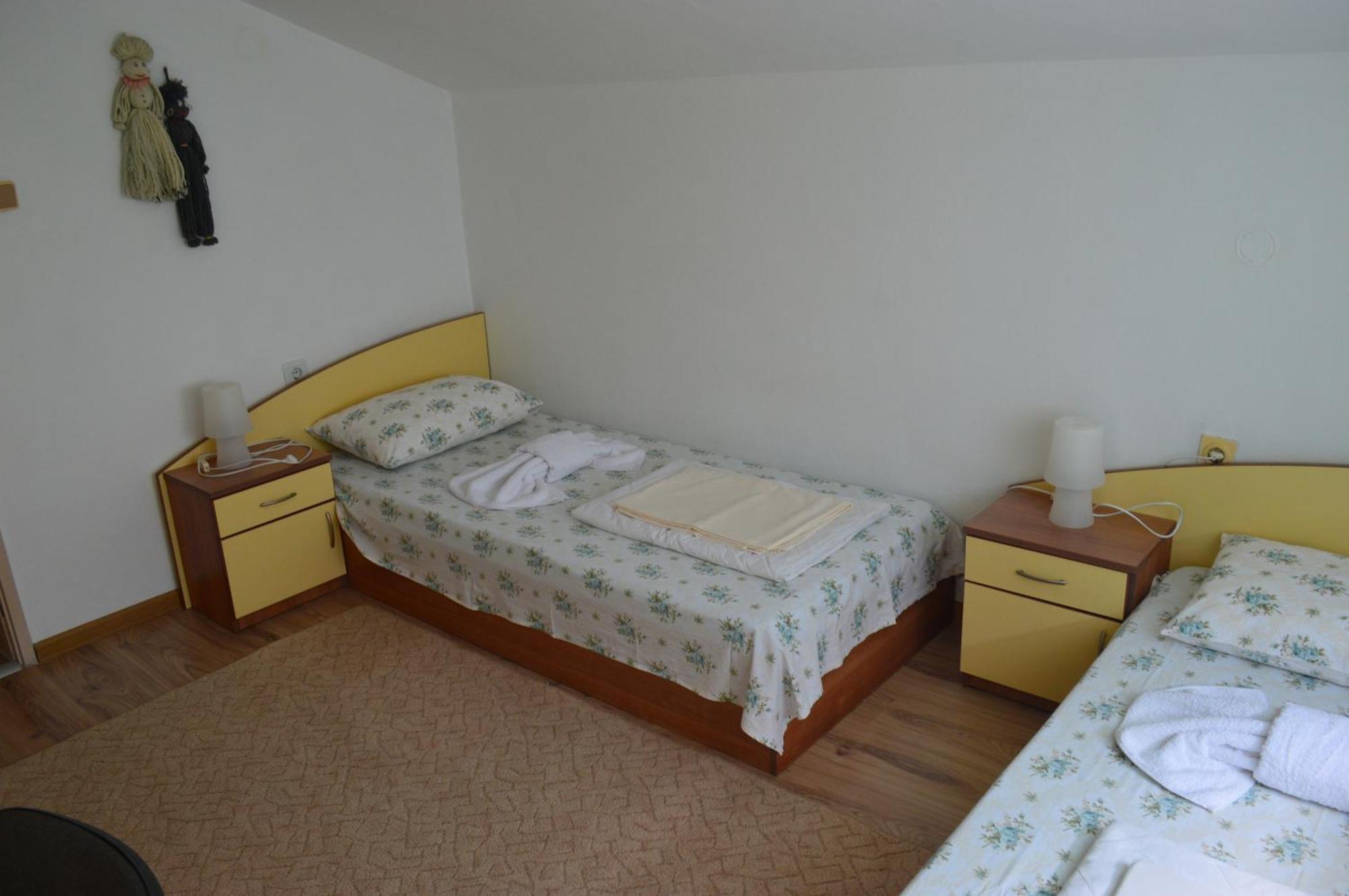 Yanis Hotel Chernomorets Bagian luar foto
