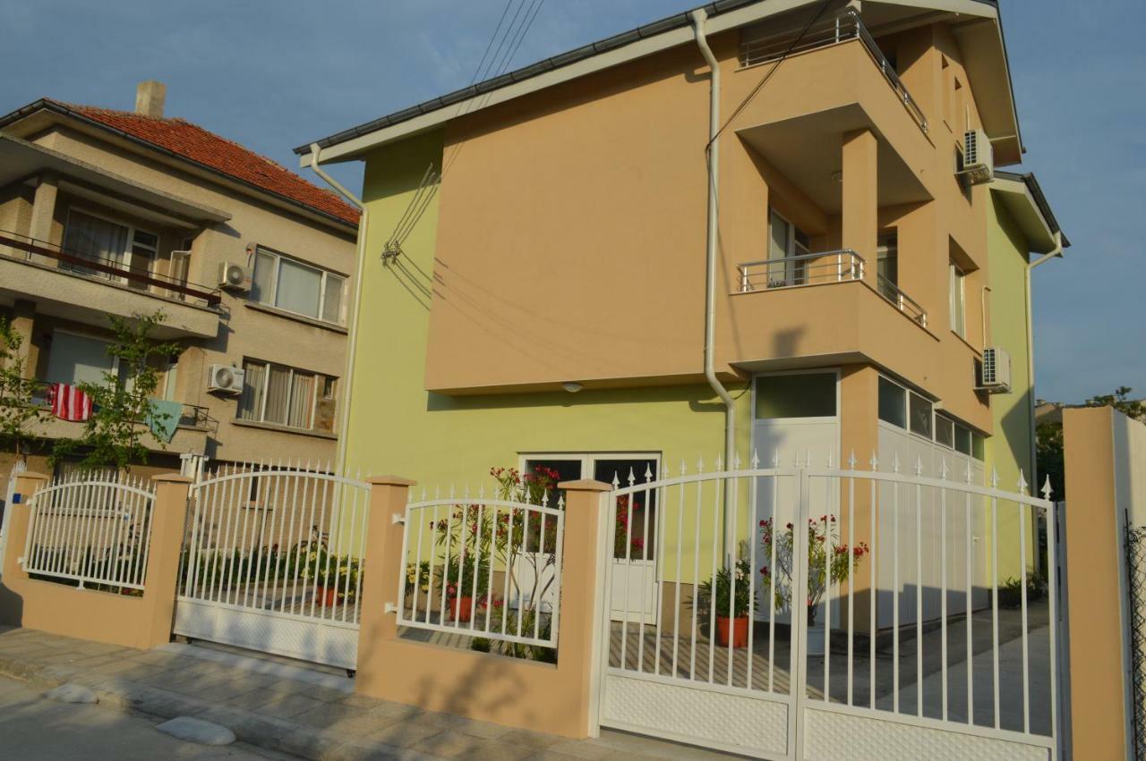 Yanis Hotel Chernomorets Bagian luar foto