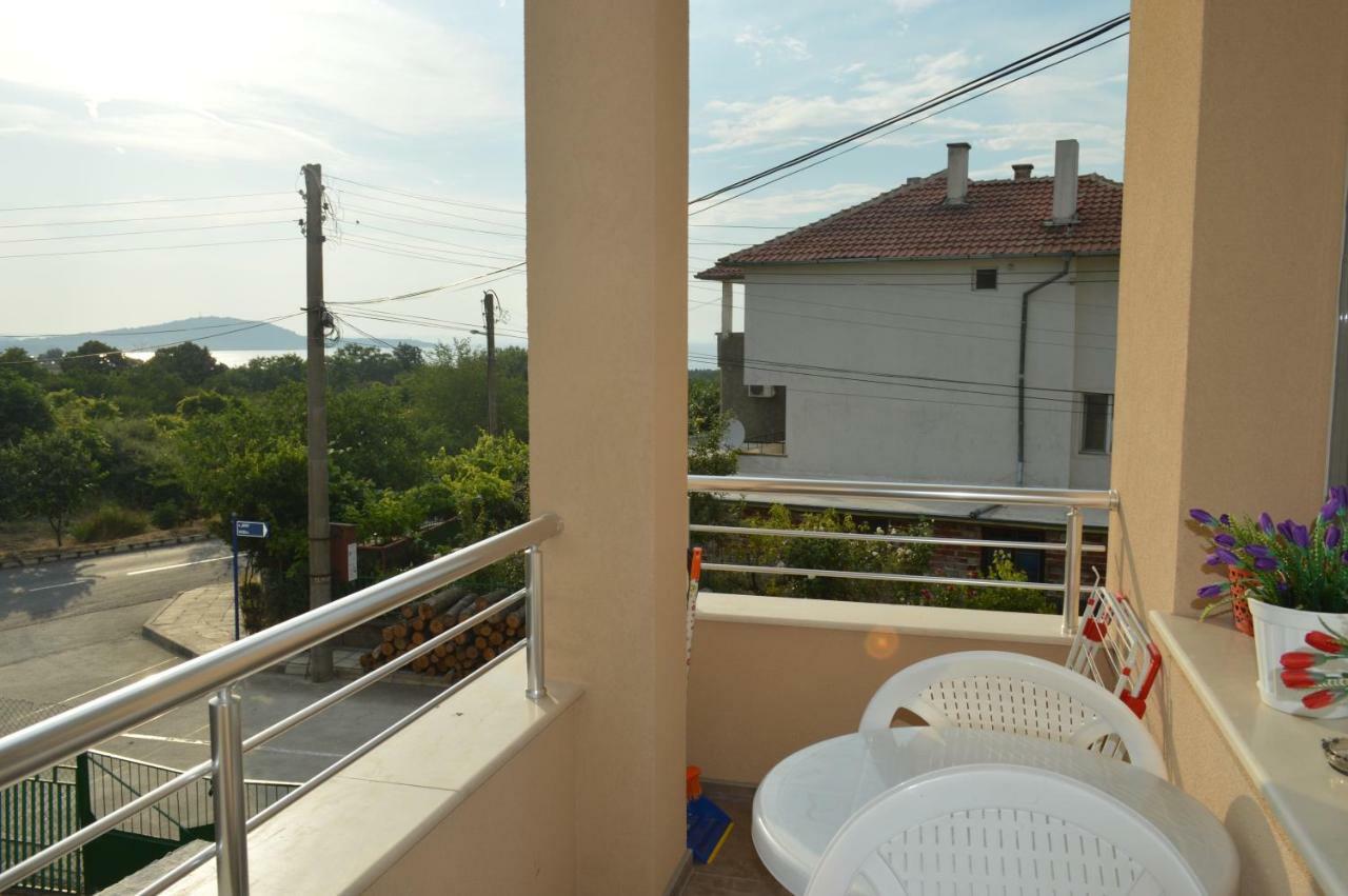 Yanis Hotel Chernomorets Bagian luar foto