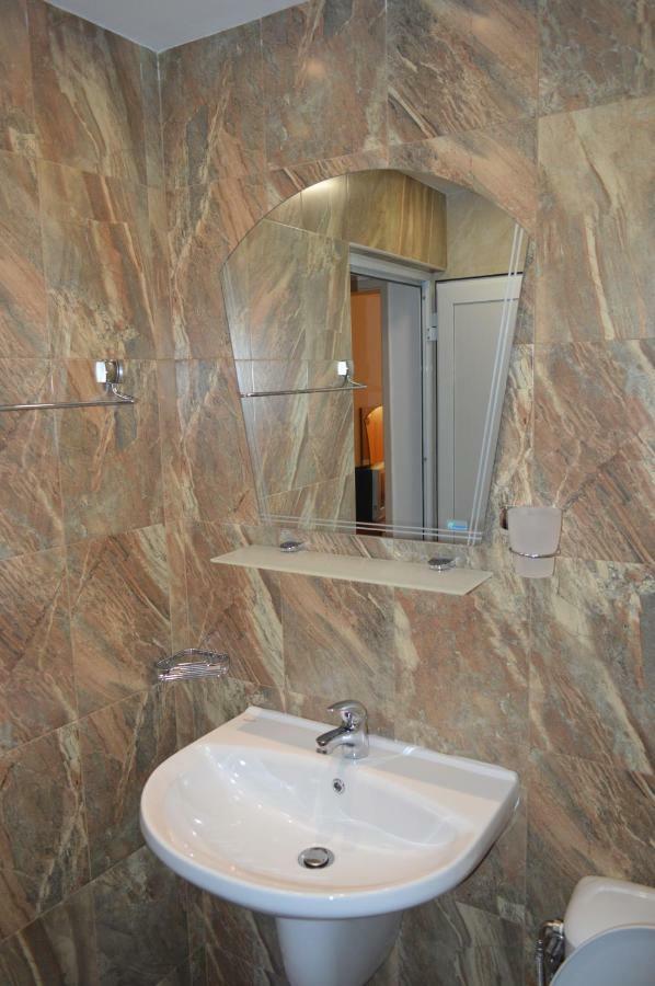 Yanis Hotel Chernomorets Bagian luar foto